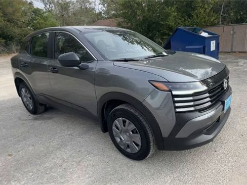 Used 2025 Nissan Kicks S image 2