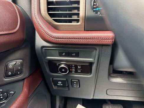 Used 2023 Ford Expedition Limited image 14