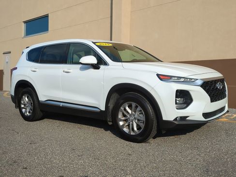 Used 2019 Hyundai Santa Fe SEL image 2