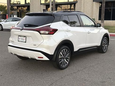 Used 2023 Nissan Kicks SR w/ SR Premium Package image 4