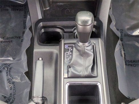 Used 2017 Toyota Tacoma TRD Sport w/ Premium & Technology Package image 19