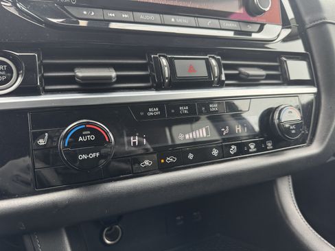 Used 2022 Nissan Pathfinder SV image 26