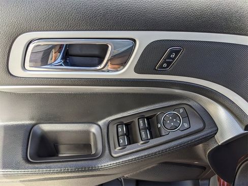 Used 2015 Ford Explorer XLT w/ Equipment Group 202A image 23