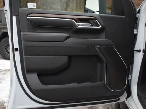 Used 2024 Chevrolet Silverado 2500 LT w/ Convenience Package image 11