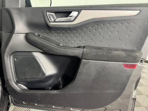 Used 2020 Ford Escape SE image 39