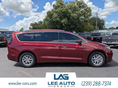 Used 2021 Chrysler Pacifica Touring-L FWD image 2