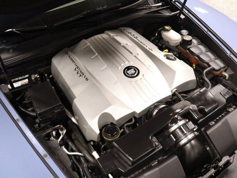 Used 2005 Cadillac XLR RWD image 16