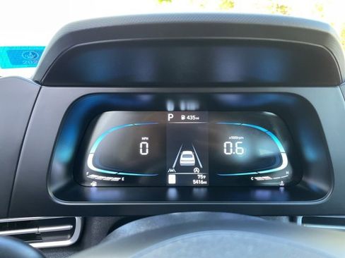 Used 2025 Hyundai Elantra SE image 15