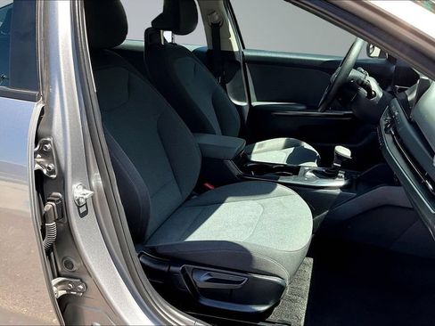Used 2025 Kia K4 FWD image 27