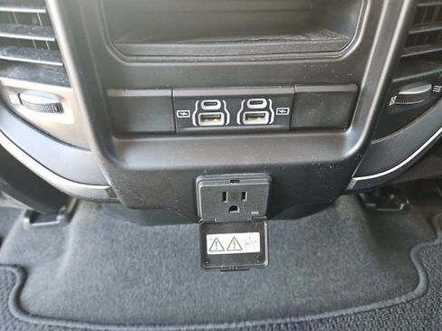 Used 2022 RAM 1500 Laramie AWD/4WD image 16