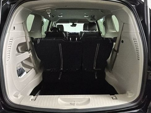 Used 2024 Chrysler Pacifica Touring-L FWD image 28