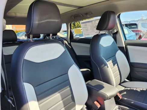 New 2026 Volkswagen Taos SEL image 9