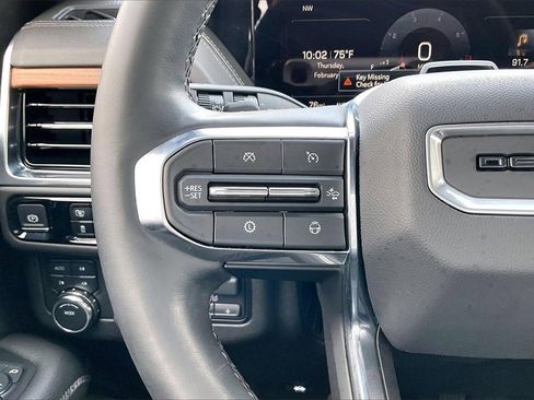 Used 2025 GMC Yukon XL Denali w/ Denali Reserve Package image 10