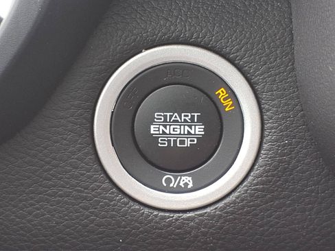 Used 2024 RAM 1500 Laramie AWD/4WD image 12