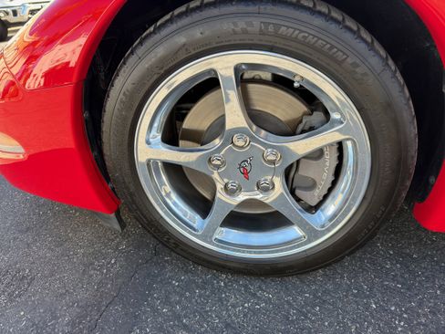 Used 2001 Chevrolet Corvette Convertible w/ Preferred Equipment Group2 image 27