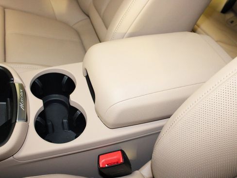 Used 2025 Porsche Macan image 29