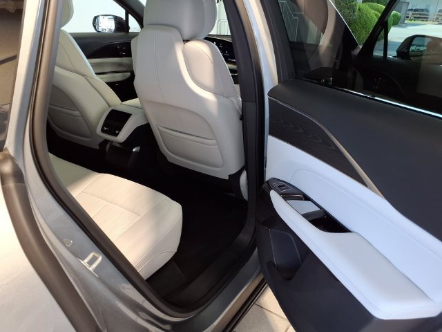 Used 2025 Cadillac Lyriq Luxury RWD image 27
