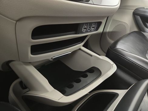 Certified 2024 Chrysler Pacifica Touring-L FWD image 27
