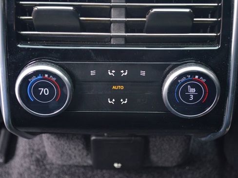 Used 2025 Land Rover Range Rover SE image 32