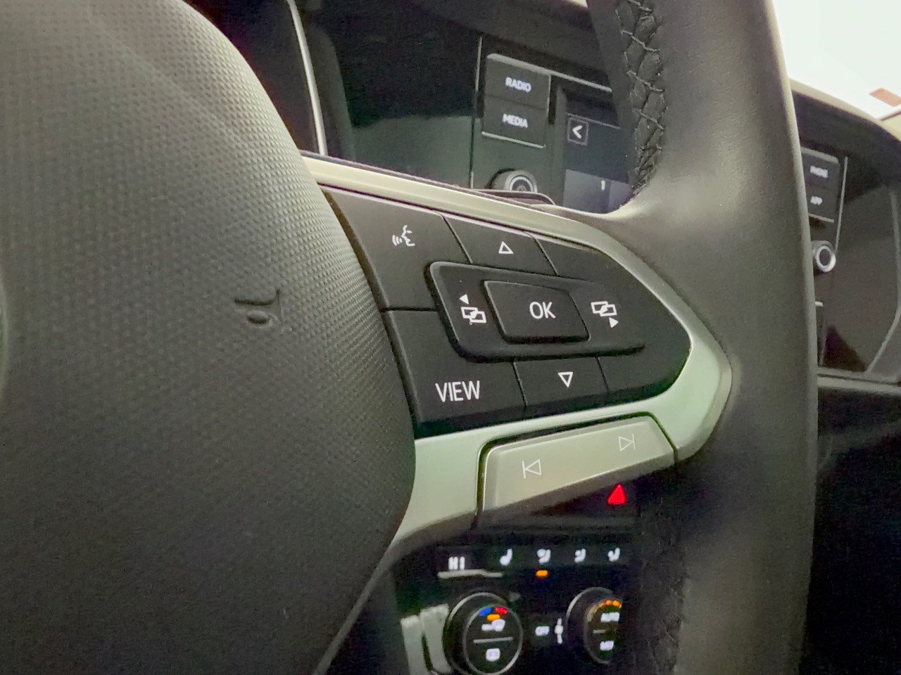 Used 2023 Volkswagen Jetta SE FWD image 19