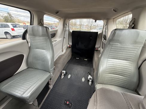 Used 2020 Chrysler Voyager L image 25