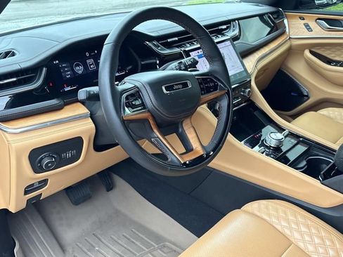 Used 2024 Jeep Grand Cherokee Summit AWD/4WD image 12