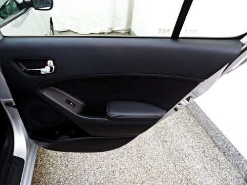 Used 2016 Kia Forte LX image 12