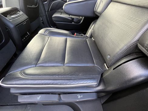 Used 2021 Cadillac Escalade Premium Luxury image 29