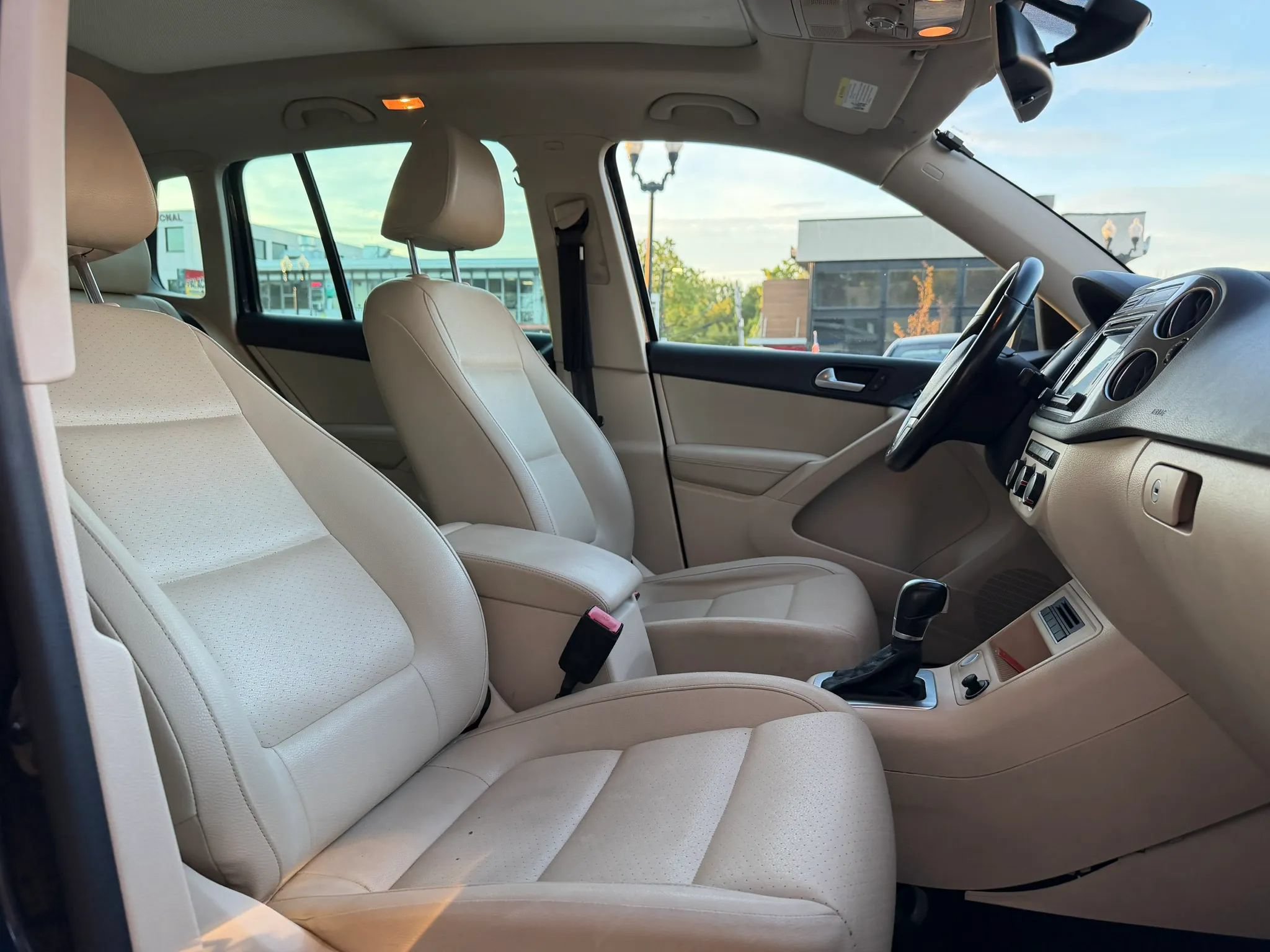 Used 2016 Volkswagen Tiguan SE FWD image 16