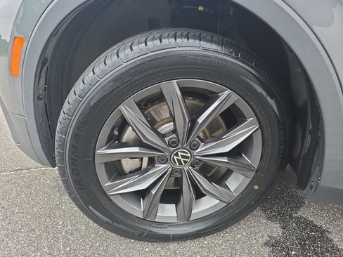 Used 2022 Volkswagen Tiguan SE AWD/4WD image 34