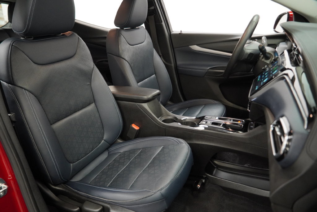 Used 2023 Chevrolet Bolt EUV Premier FWD image 38