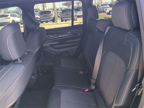 Used 2025 Jeep Grand Cherokee Laredo X image 14