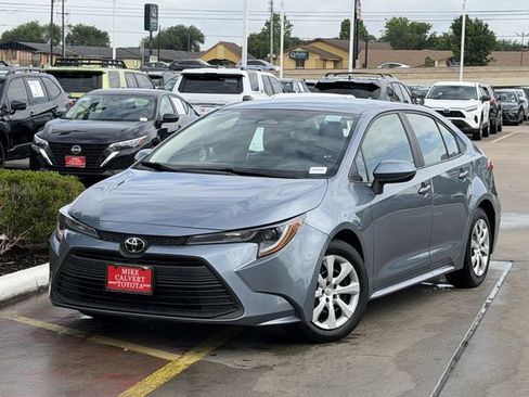 Used 2023 Toyota Corolla LE FWD image 2