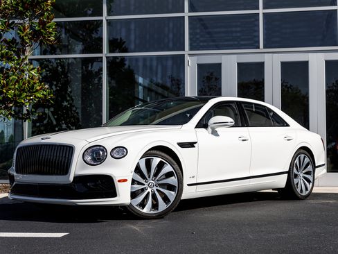 Used 2020 Bentley Flying Spur W12 image 21