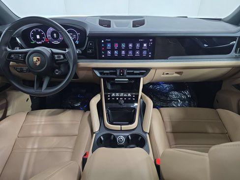 Certified 2024 Porsche Cayenne AWD/4WD image 13