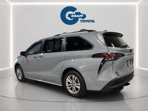 Used 2023 Toyota Sienna XLE Woodland Edition AWD/4WD image 4