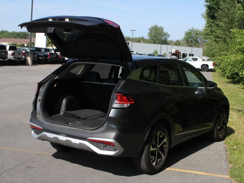 Used 2023 Kia Sportage EX FWD image 7
