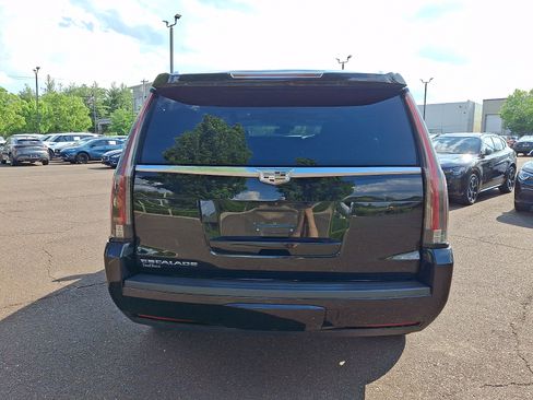 Used 2018 Cadillac Escalade Premium Luxury AWD/4WD image 5