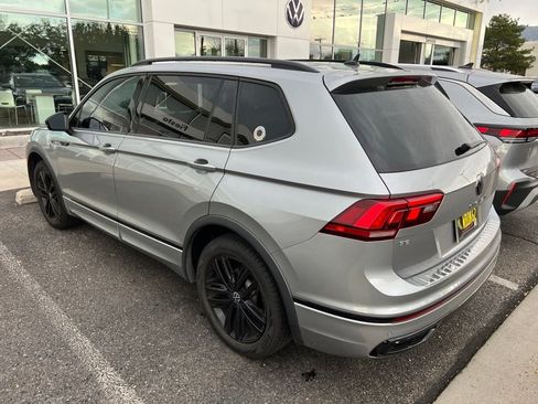 Used 2022 Volkswagen Tiguan SE R-Line AWD/4WD image 3