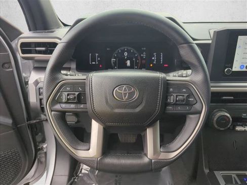 Certified 2025 Toyota 4Runner SR5 AWD/4WD image 12