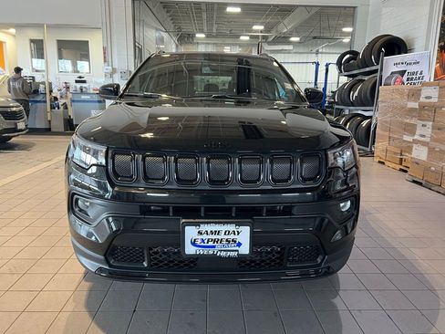 Used 2022 Jeep Compass Altitude w/ Sun and Sound Group image 2