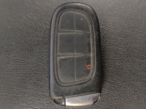 Used 2019 Jeep Cherokee Latitude Plus FWD image 32