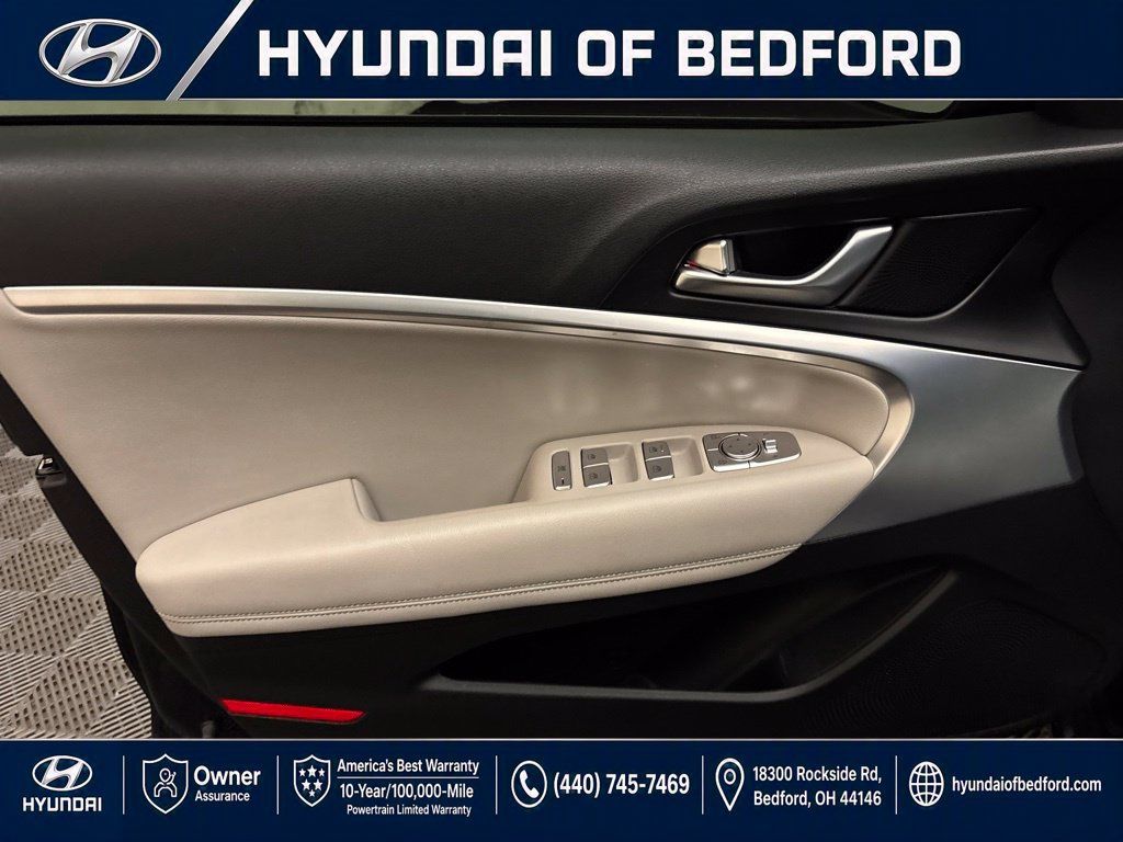 Used 2023 Genesis G70 2.0T AWD/4WD image 12