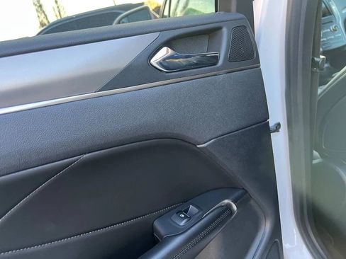 Used 2017 Lincoln MKC Premiere image 24