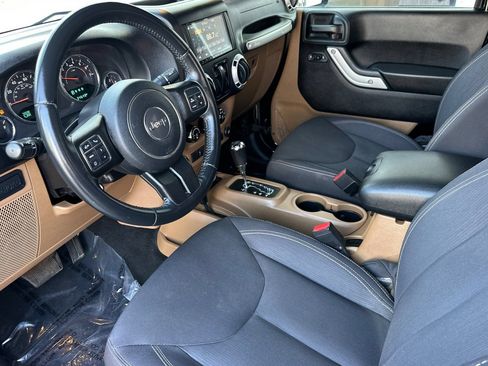 Used 2016 Jeep Wrangler Rubicon w/ Power Convenience Group AWD/4WD image 10