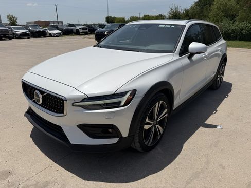 Used 2025 Volvo V60 B5 Cross Country Plus AWD/4WD image 1