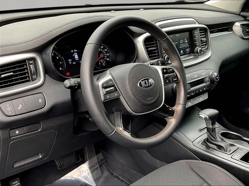 Used 2020 Kia Sorento S FWD image 17