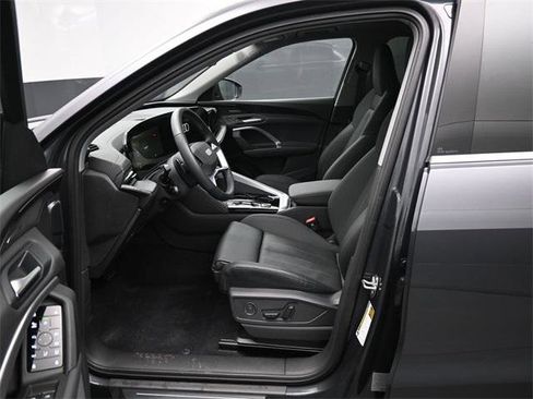 Certified 2025 Audi Q5 Premium w/ Convenience Package image 9