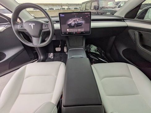 Used 2024 Tesla Model Y Performance image 12