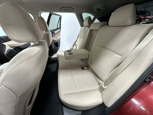 Used 2017 Subaru Outback 2.5i Premium image 16